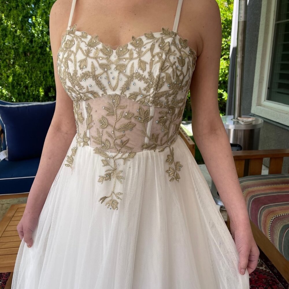 WHITE DRESS Windsor Gold Lace. Wedding Prom Ball gown. Size 3